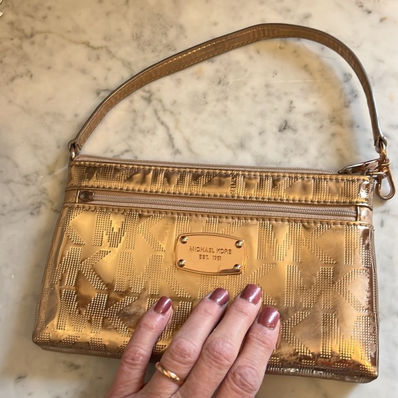 Cute little Michael Kors clutch. - Picture 6 of 6